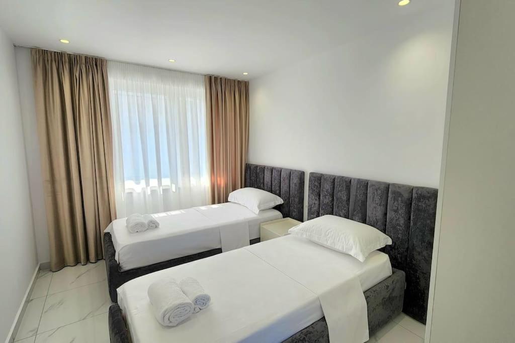 Tirana City Center Penthouse Oasis 外观 照片