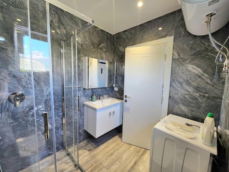 Tirana City Center Penthouse Oasis 外观 照片