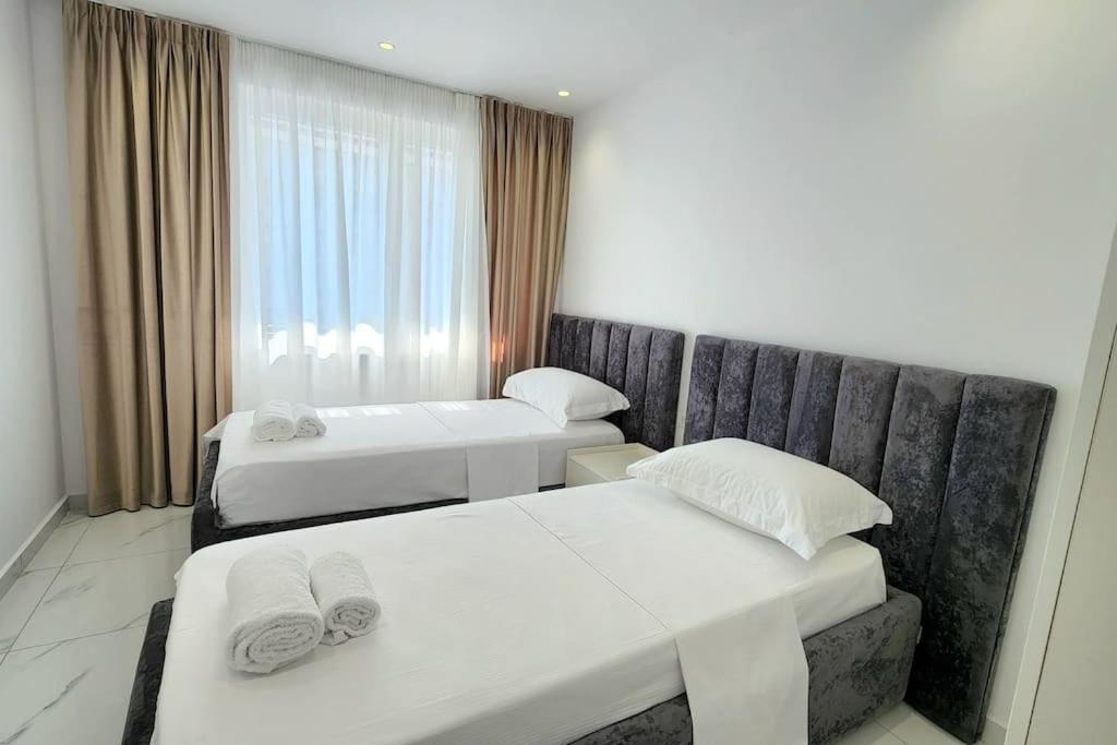 Tirana City Center Penthouse Oasis 外观 照片