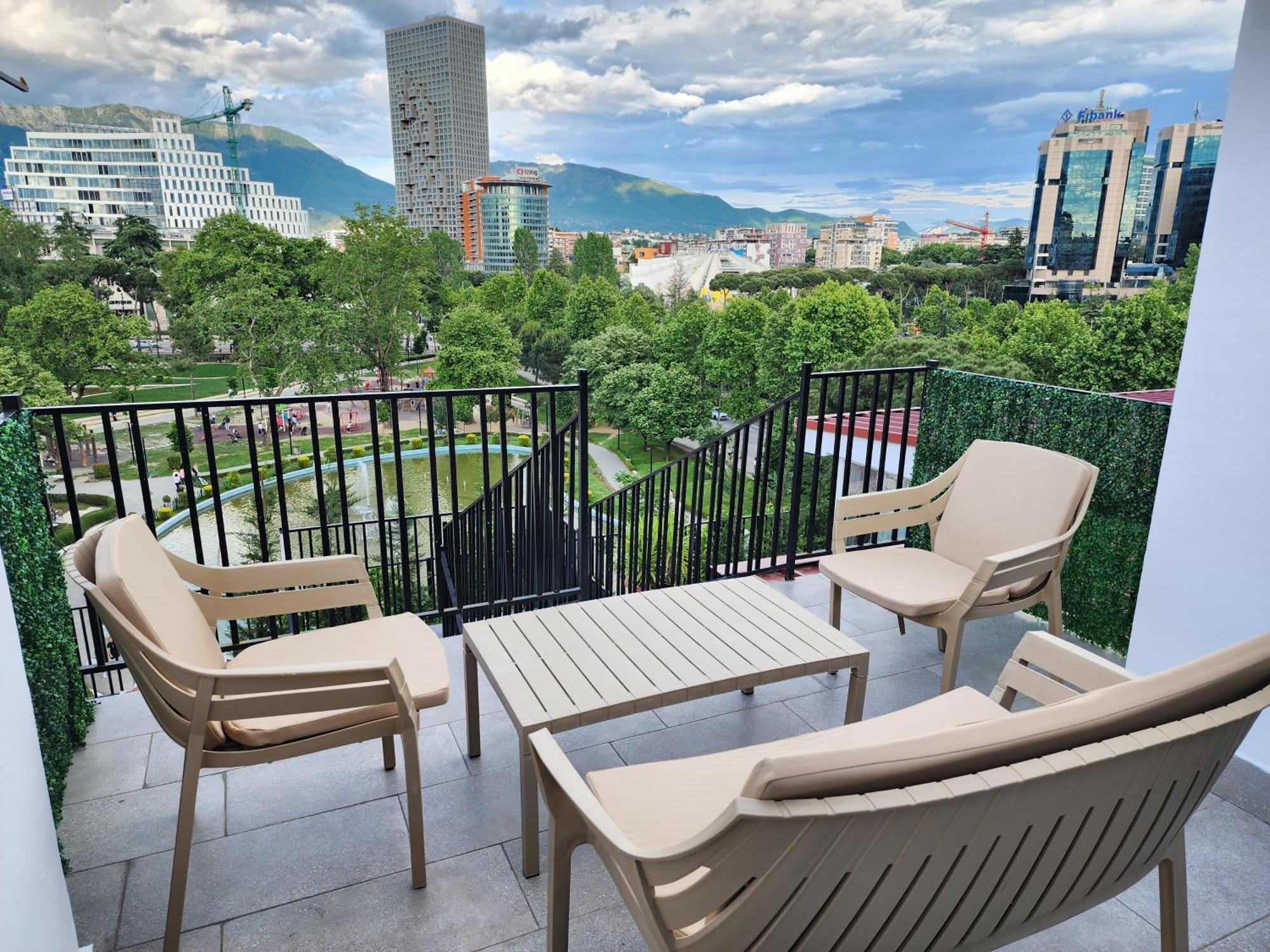 Tirana City Center Penthouse Oasis 外观 照片