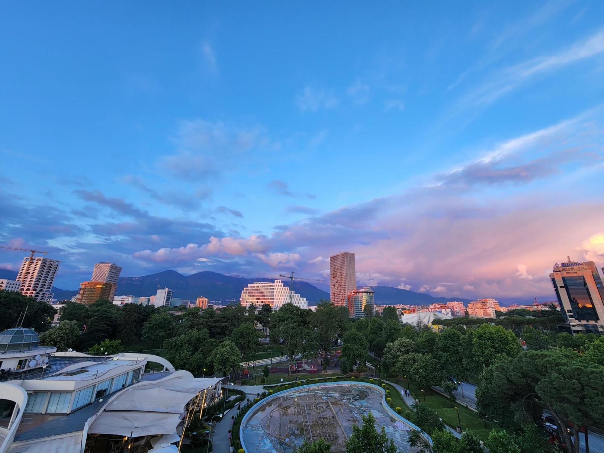 Tirana City Center Penthouse Oasis 外观 照片